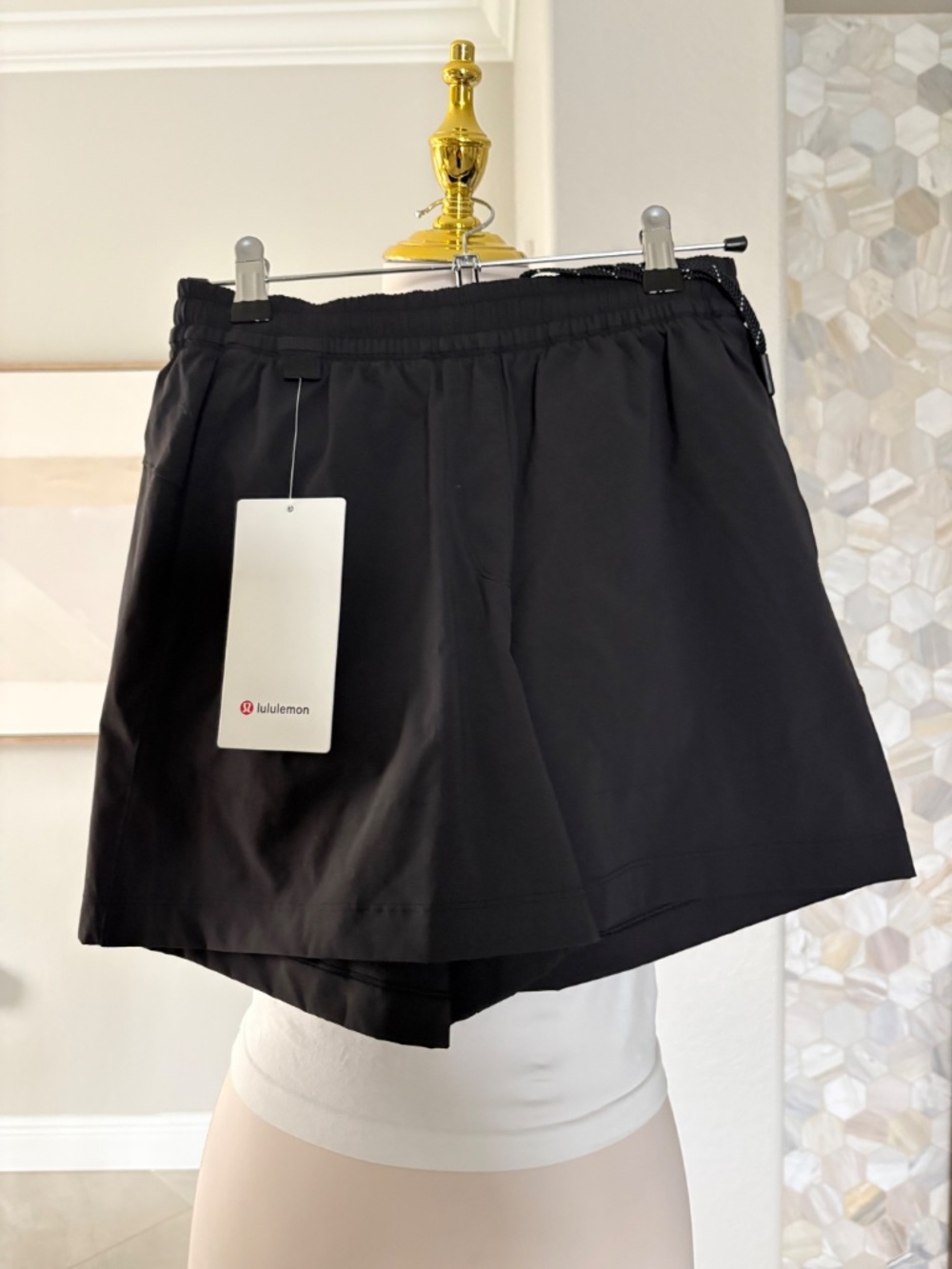 NWT Lululemon Lightweight Highrise Hiking Shorts 4"